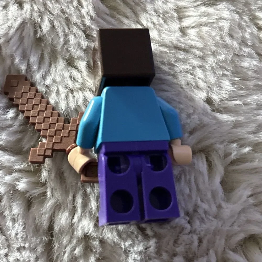 LEGO Minecraft STEVE w/ Sword Minifigure